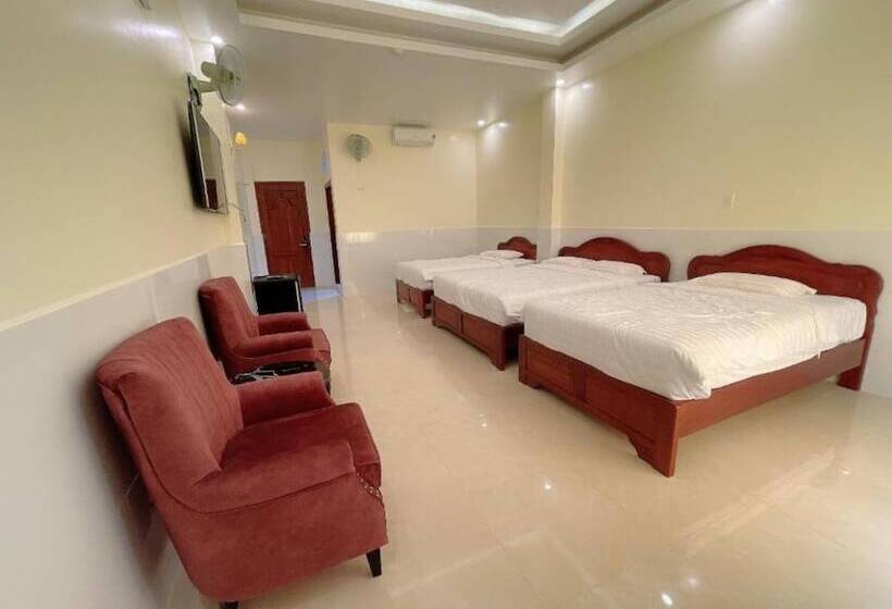 هتل Khách Sạn Long Hà