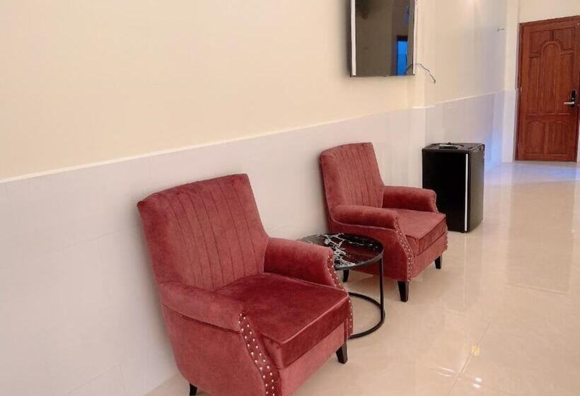 هتل Khách Sạn Long Hà