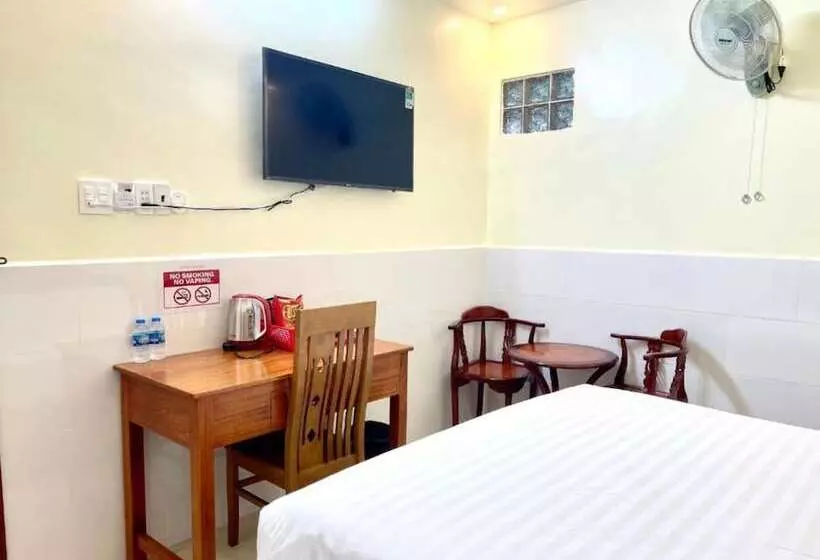 هتل Khách Sạn Long Hà