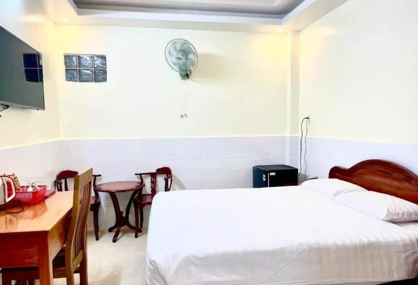 هتل Khách Sạn Long Hà