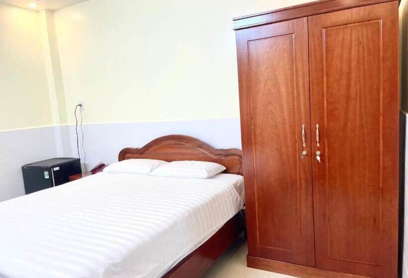 هتل Khách Sạn Long Hà