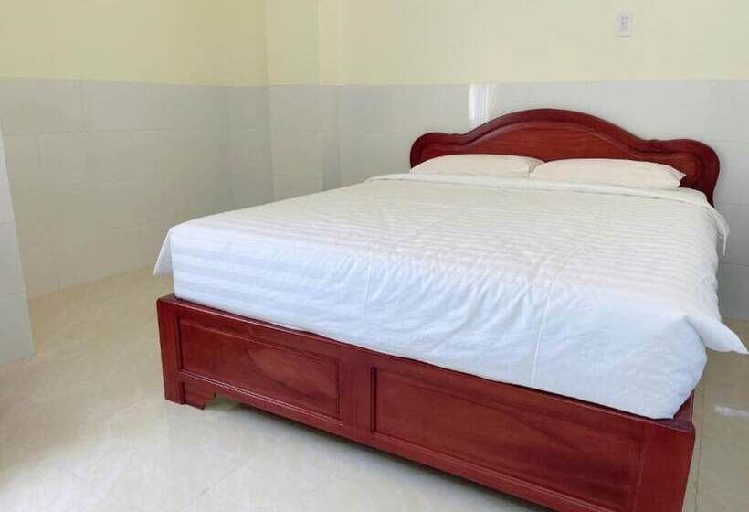 هتل Khách Sạn Long Hà