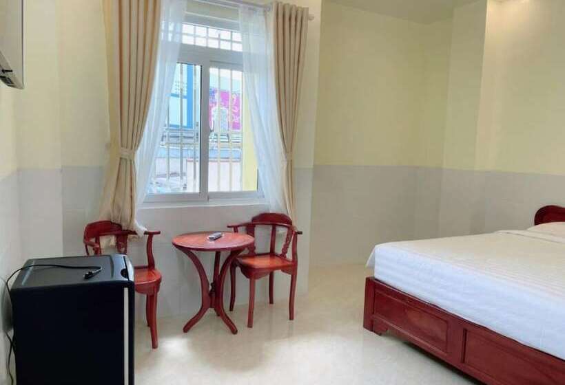 هتل Khách Sạn Long Hà