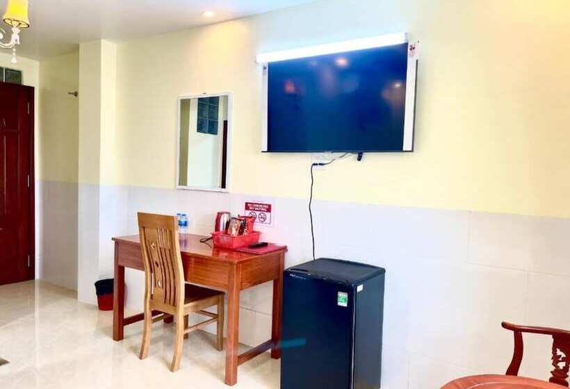 هتل Khách Sạn Long Hà