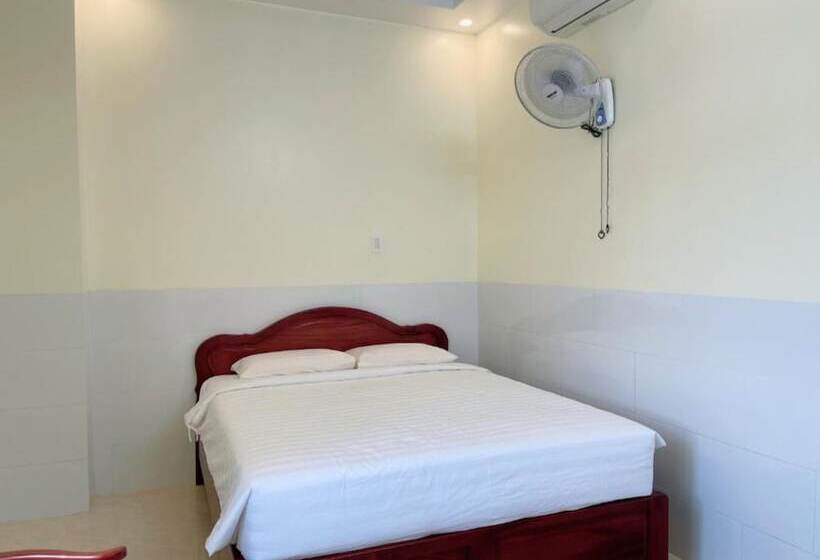 هتل Khách Sạn Long Hà