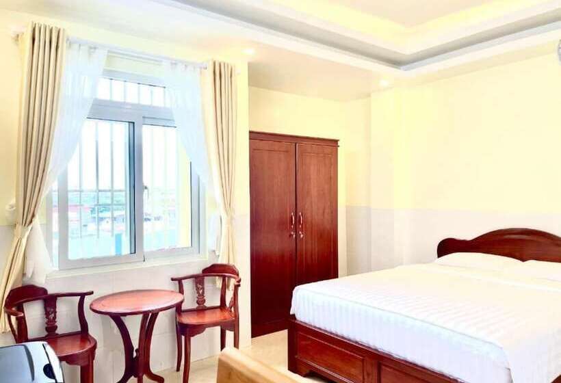 هتل Khách Sạn Long Hà