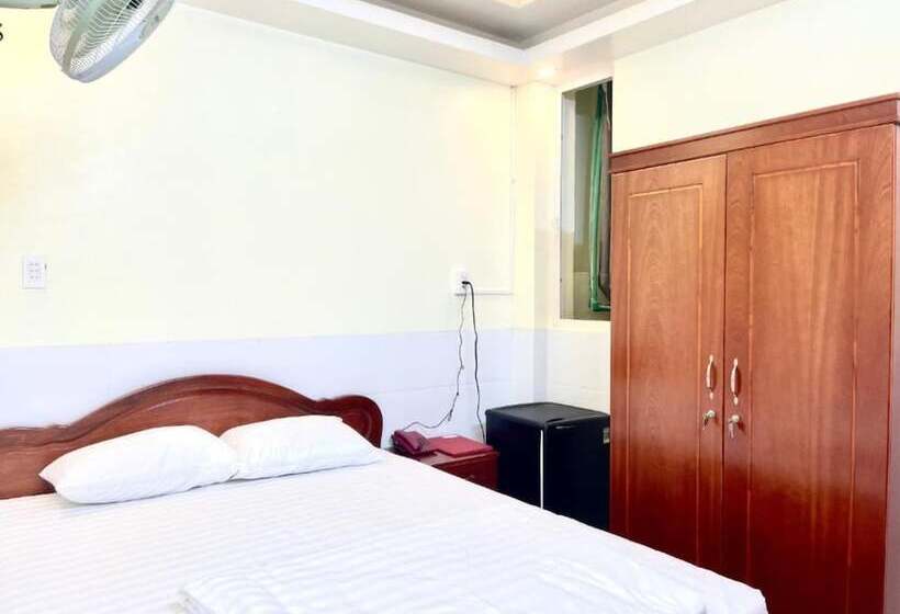 هتل Khách Sạn Long Hà