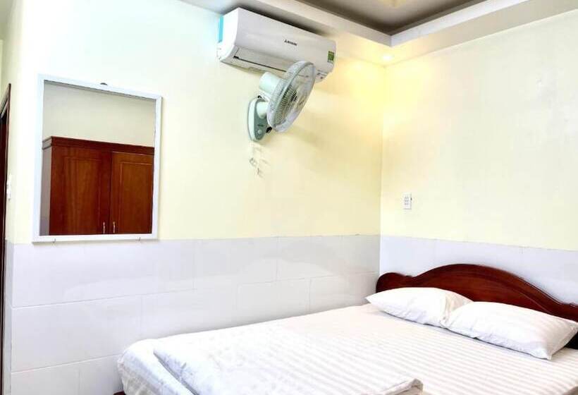 هتل Khách Sạn Long Hà