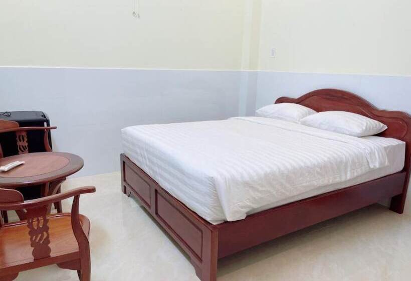 هتل Khách Sạn Long Hà