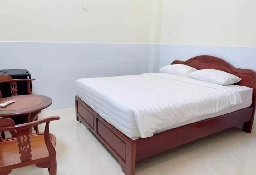هتل Khách Sạn Long Hà