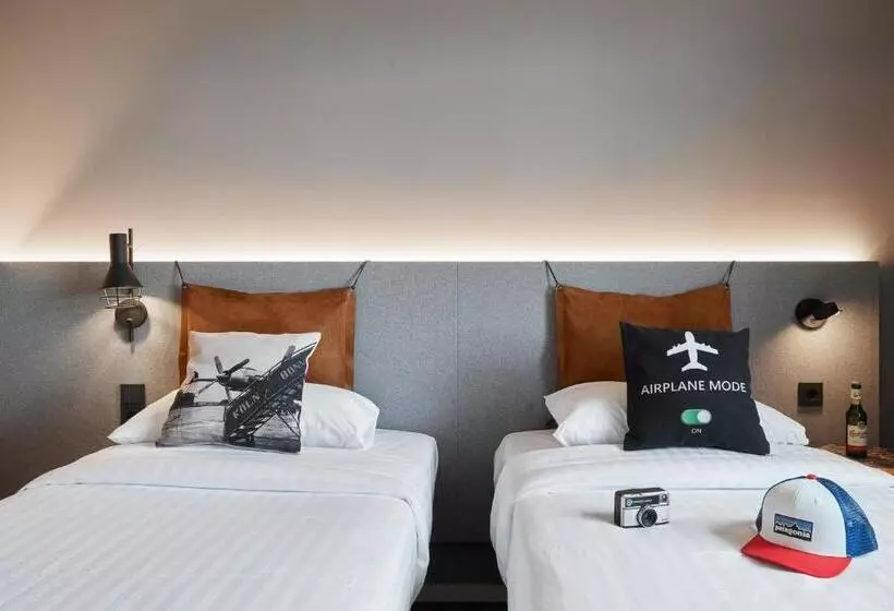 ホテル Moxy Cologne Bonn Airport