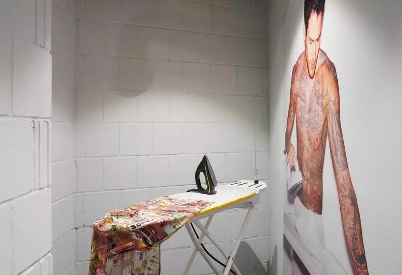 ホテル Moxy Cologne Bonn Airport