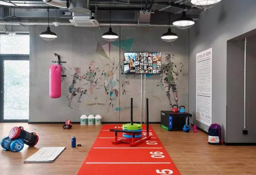 ホテル Moxy Cologne Bonn Airport