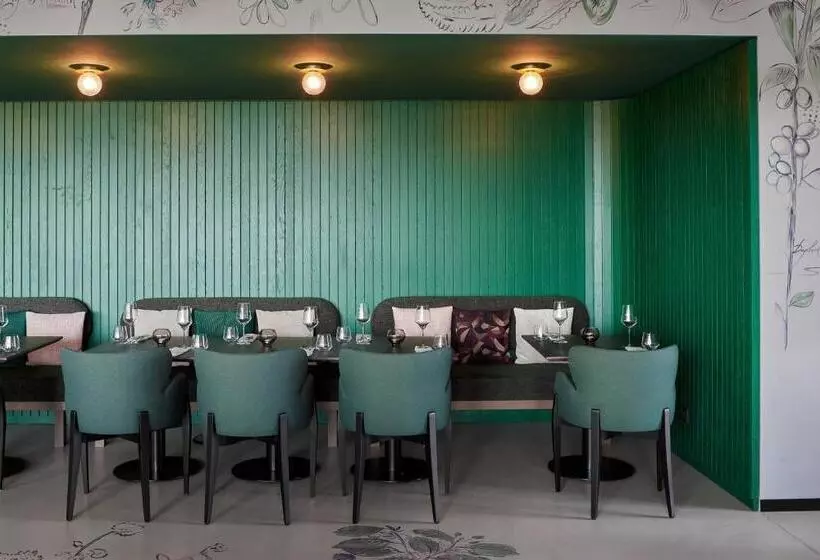 ホテル Moxy Cologne Bonn Airport