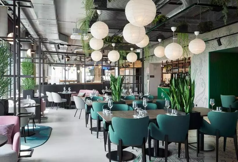 ホテル Moxy Cologne Bonn Airport