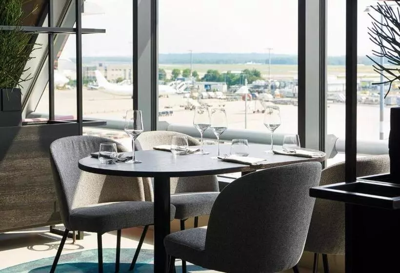 ホテル Moxy Cologne Bonn Airport