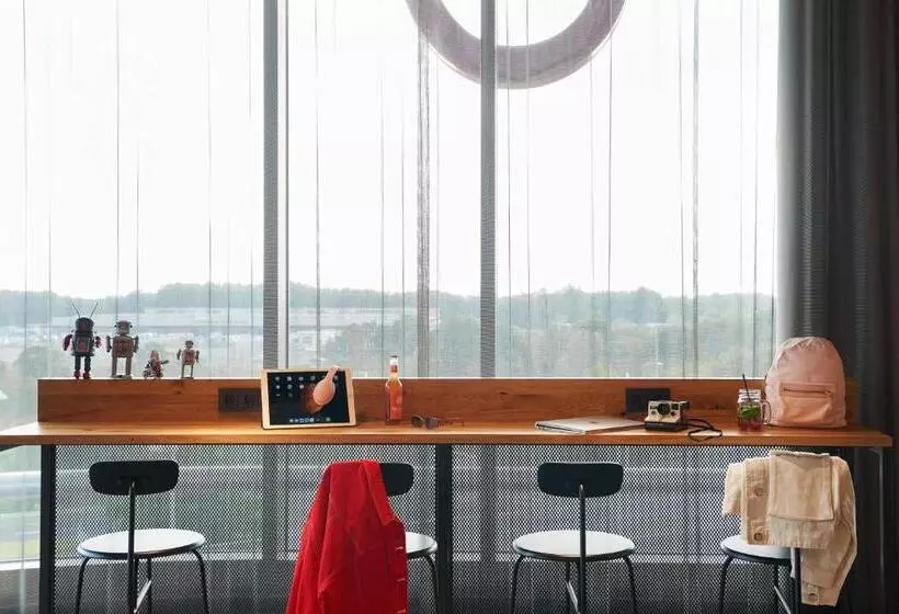 ホテル Moxy Cologne Bonn Airport