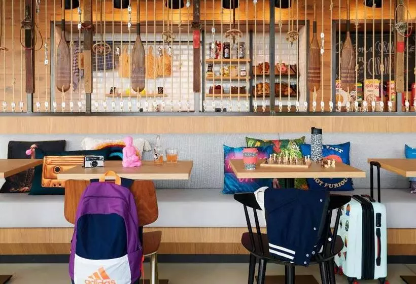 ホテル Moxy Cologne Bonn Airport