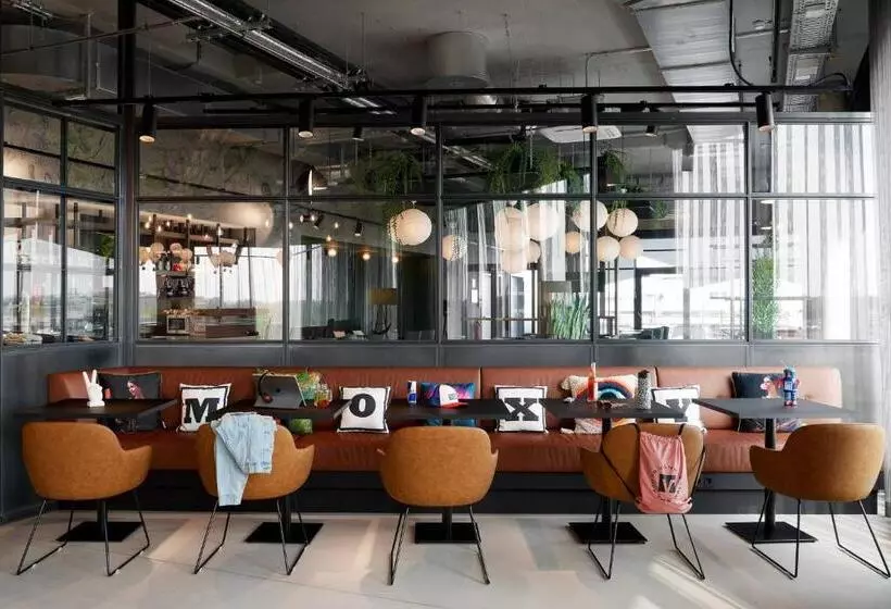 ホテル Moxy Cologne Bonn Airport