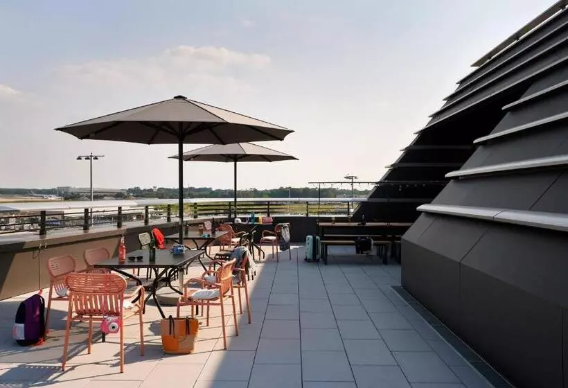 ホテル Moxy Cologne Bonn Airport