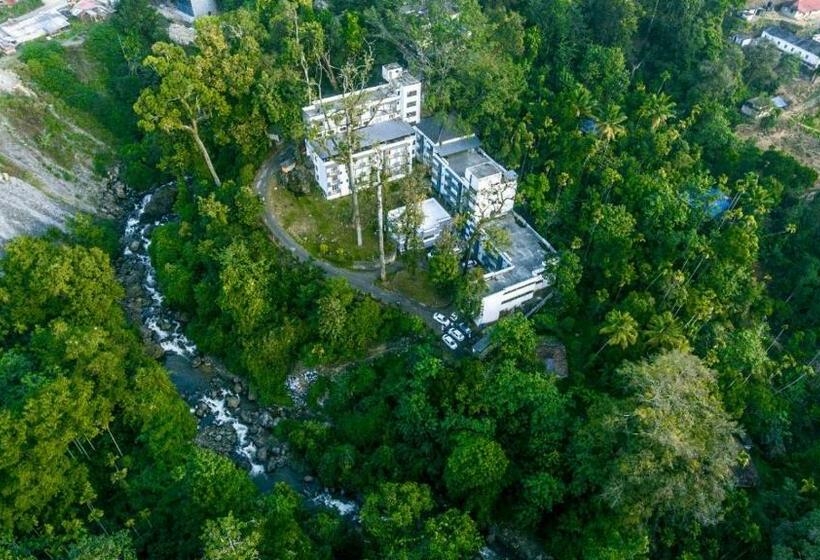 호텔 Munnar Black Forest Resort