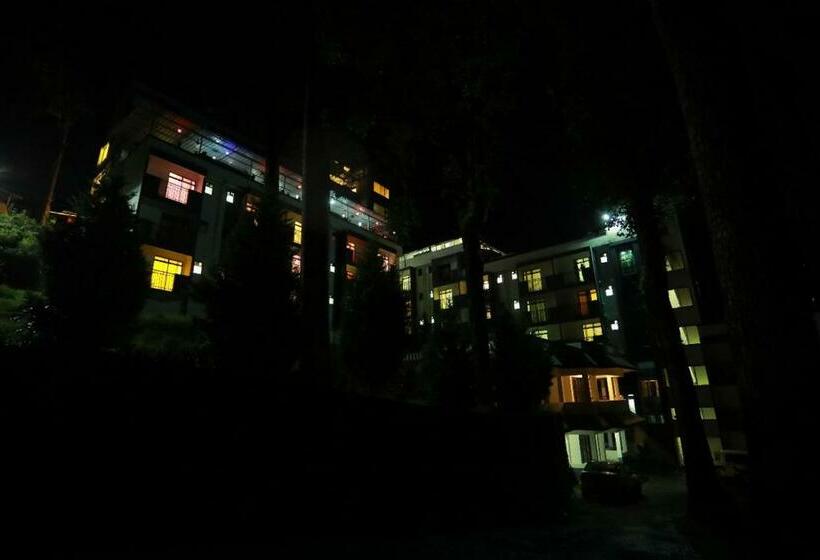 호텔 Munnar Black Forest Resort