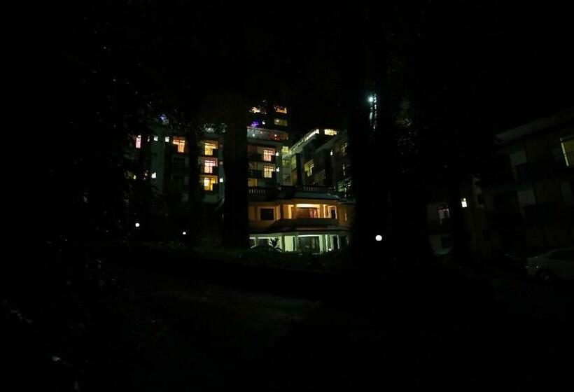 호텔 Munnar Black Forest Resort