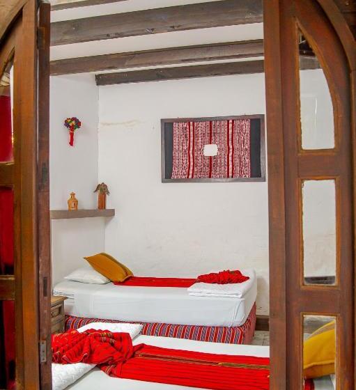 هتل Nikikot Hostel &