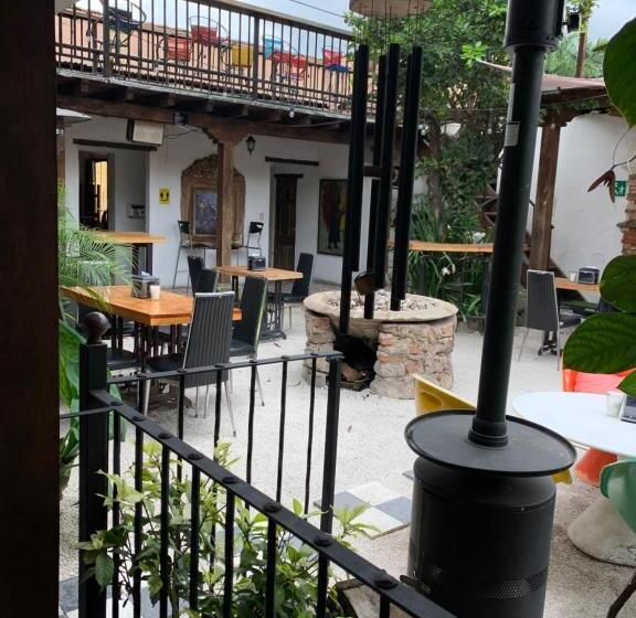 هتل Nikikot Hostel &