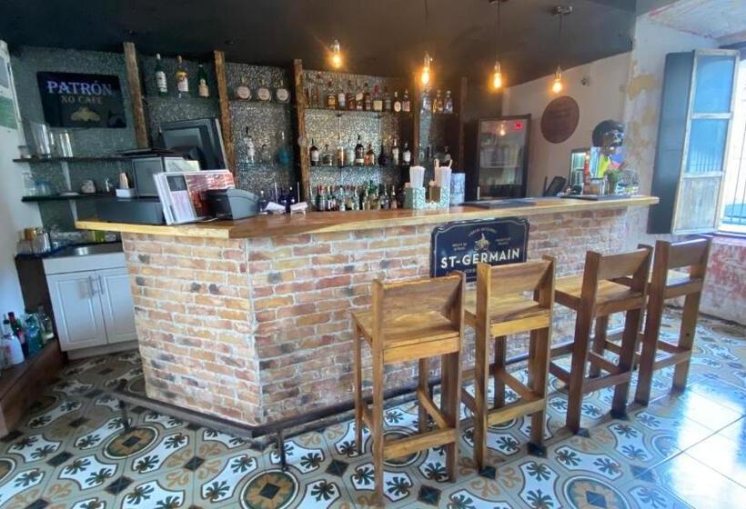 هتل Nikikot Hostel &