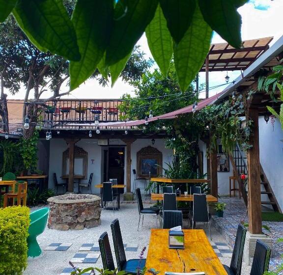 هتل Nikikot Hostel &