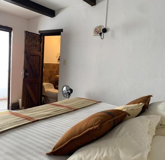 هتل Nikikot Hostel &