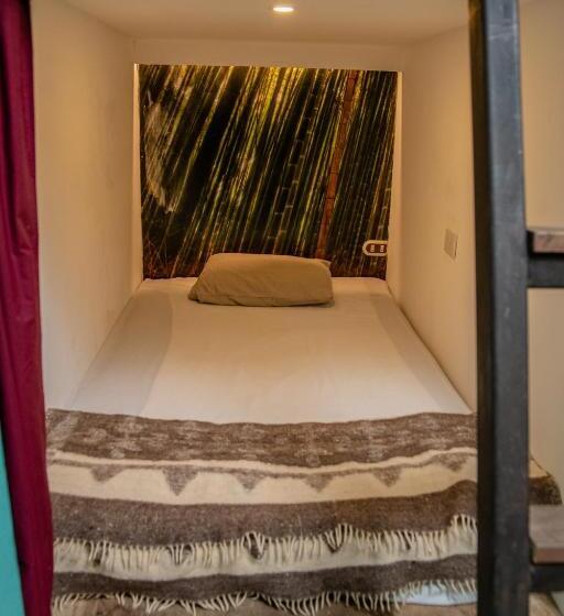 هتل Nikikot Hostel &