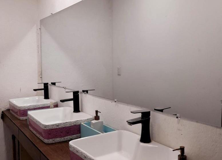 هتل Nikikot Hostel &