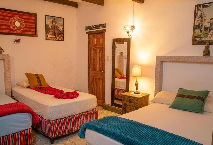 هتل Nikikot Hostel &