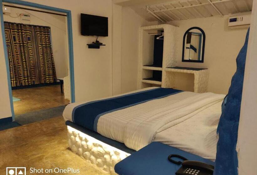 مبيت وإفطار Makarios Boutique