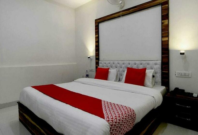 فندق Flagship Crown Resort And Restaurant