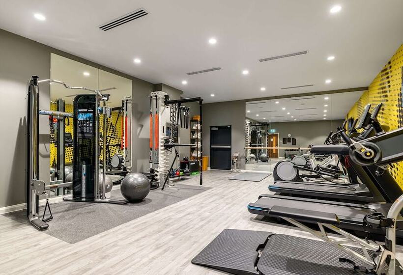 Отель Hampton By Hilton High Wycombe