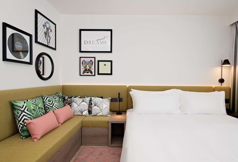 Отель Hampton By Hilton High Wycombe