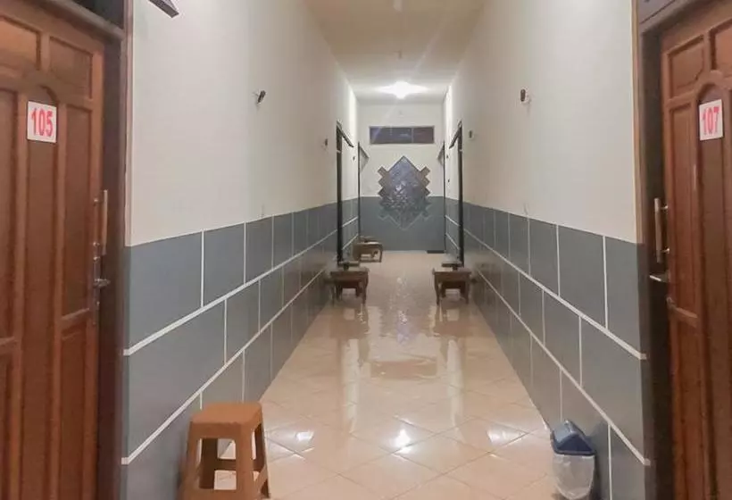 ホテル Wisma Anugrahno Redpartner