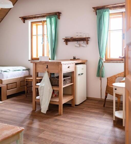 Majatalo Penzion V Poli