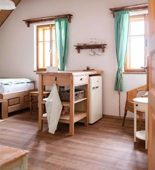 Majatalo Penzion V Poli