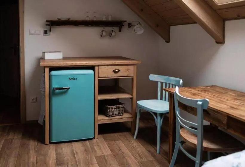 Majatalo Penzion V Poli