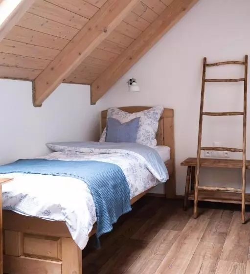 Majatalo Penzion V Poli