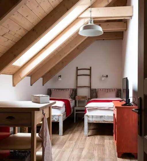 Majatalo Penzion V Poli