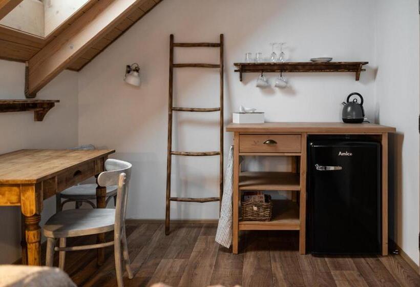 Majatalo Penzion V Poli