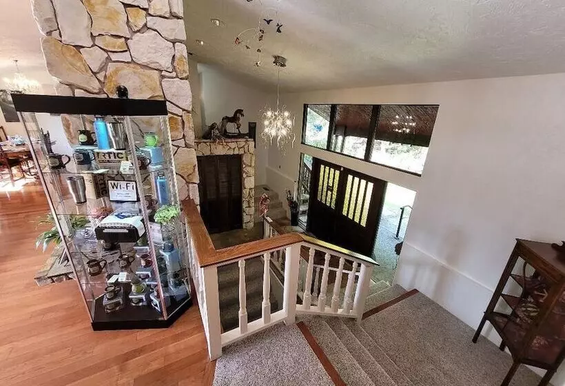 Aamiaismajoitus (B&B) Misty Valley Inn