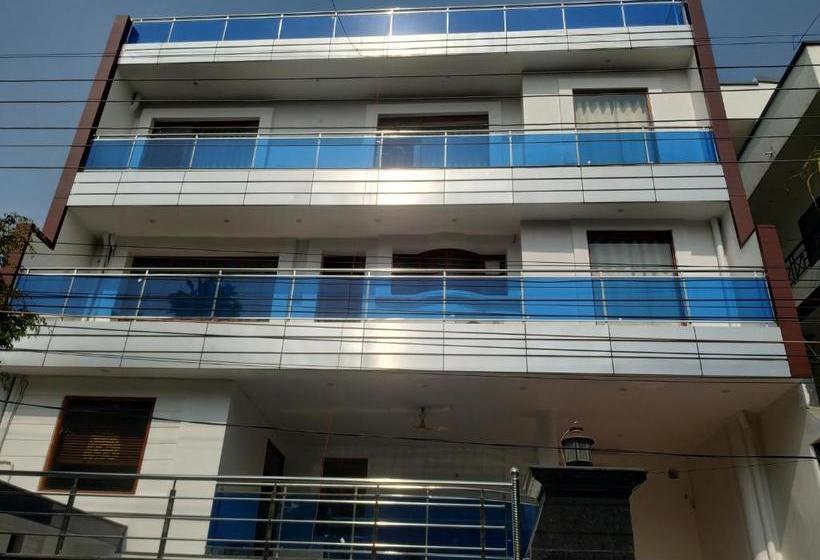 Отель Awadh Inn