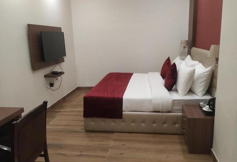 Отель Awadh Inn