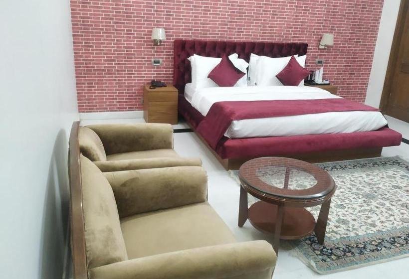 Отель Awadh Inn